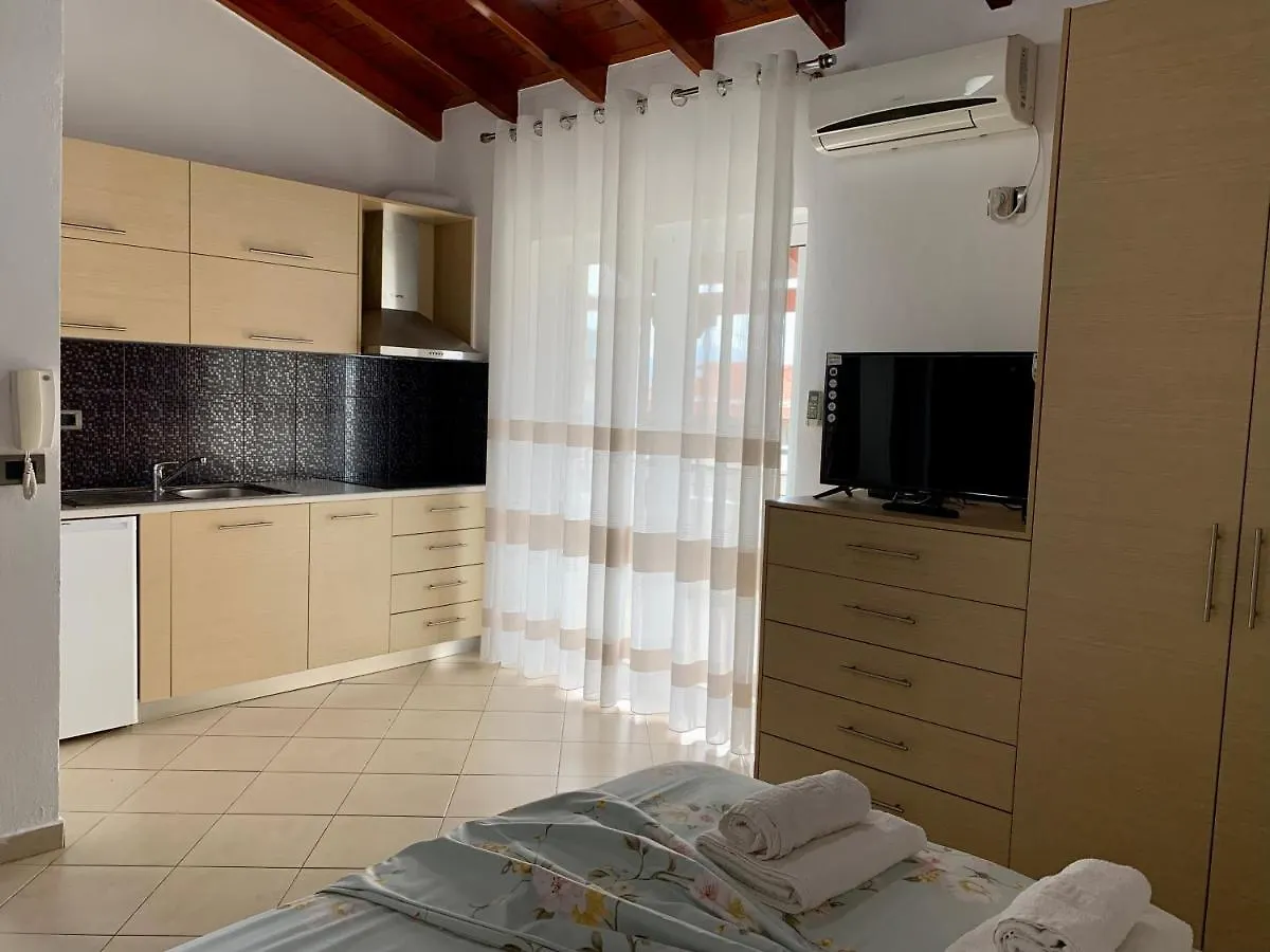 Bardhi Apts Saranda 0*,